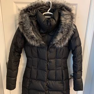The North Face Women's Fur Hooded Down Parkina